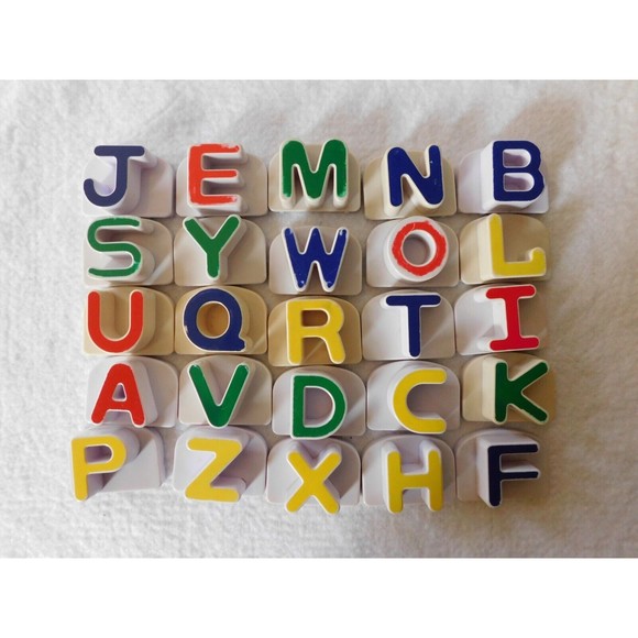 Leap Frog 2002 Fridge Phonics Magnetic Alphabet Electronic Base plus 25 Letter - Picture 3 of 4